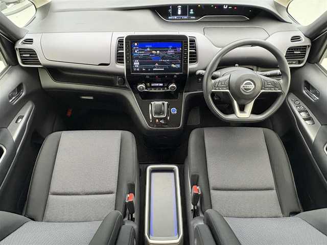 日産 セレナ e－パワー XV 滋賀県 2021(令3)年 1万km ブリリアントホワイトパール 純正１０インチナビ/(CD/DVD/Bluetooth/フルセグTV/iPod/SD)/アラウンドビューモニター/両側パワースライドドア/クリアランスソナー/クルーズコントロール/前後ドライブレコーダー/ETC2.0/純正１５インチアルミホイール/LEDヘッドライト/スマートキー/スペアキー