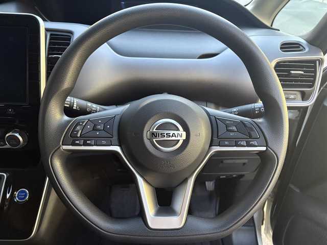 日産 セレナ e－パワー XV 滋賀県 2021(令3)年 1万km ブリリアントホワイトパール 純正１０インチナビ/(CD/DVD/Bluetooth/フルセグTV/iPod/SD)/アラウンドビューモニター/両側パワースライドドア/クリアランスソナー/クルーズコントロール/前後ドライブレコーダー/ETC2.0/純正１５インチアルミホイール/LEDヘッドライト/スマートキー/スペアキー