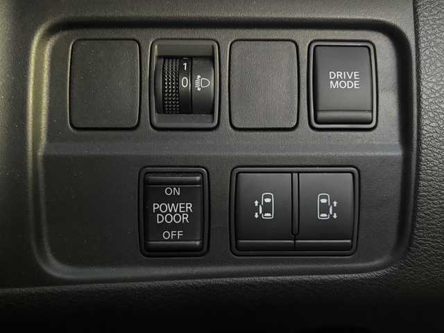 日産 セレナ e－パワー XV 滋賀県 2021(令3)年 1万km ブリリアントホワイトパール 純正１０インチナビ/(CD/DVD/Bluetooth/フルセグTV/iPod/SD)/アラウンドビューモニター/両側パワースライドドア/クリアランスソナー/クルーズコントロール/前後ドライブレコーダー/ETC2.0/純正１５インチアルミホイール/LEDヘッドライト/スマートキー/スペアキー