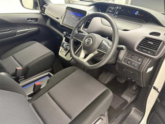 日産 セレナ e－パワー XV 滋賀県 2021(令3)年 1万km ブリリアントホワイトパール 純正１０インチナビ/(CD/DVD/Bluetooth/フルセグTV/iPod/SD)/アラウンドビューモニター/両側パワースライドドア/クリアランスソナー/クルーズコントロール/前後ドライブレコーダー/ETC2.0/純正１５インチアルミホイール/LEDヘッドライト/スマートキー/スペアキー