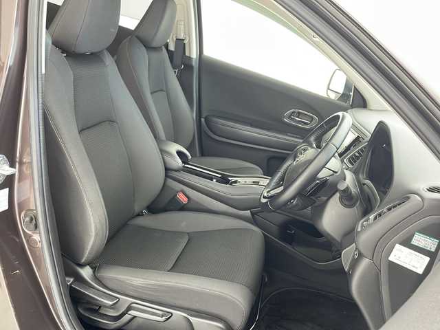 ホンダ ヴェゼル ハイブリッド X ホンダセンシング 沖縄県 2018(平30)年 4.3万km オーロラアメジストメタリック 純正ナビ【ＶＸＭ－１８４ＶＦｉ】/　フルセグＴＶ　Ｂｌｕｅｔｏｏｔｈ　ＣＤ　ＤＶＤ　ＡＭ　ＦＭ/ＵＳＢ入力端子　/バックカメラ　/ＥＴＣ　/ドライブレコーダー　/クルーズコントロール/スマートキー　/ステアリングスイッチ/アイドリングストップ　/ＬＥＤヘッドライト/オートライト/純正アルミホイール　/純正フロアマット