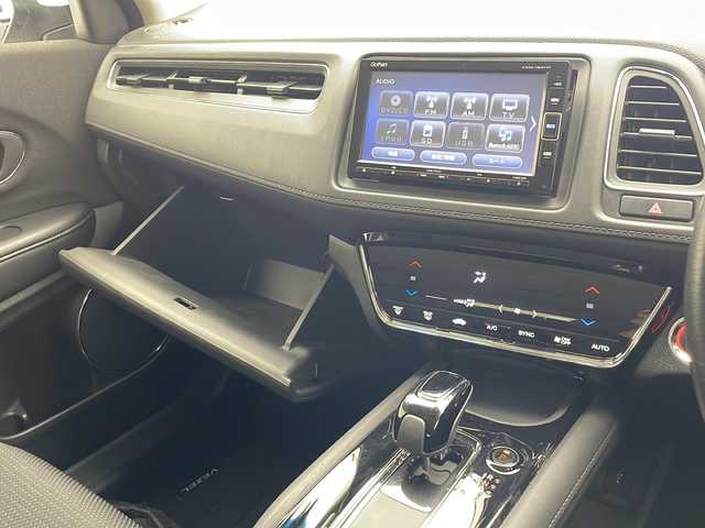 ホンダ ヴェゼル ハイブリッド X ホンダセンシング 沖縄県 2018(平30)年 4.3万km オーロラアメジストメタリック 純正ナビ【ＶＸＭ－１８４ＶＦｉ】/　フルセグＴＶ　Ｂｌｕｅｔｏｏｔｈ　ＣＤ　ＤＶＤ　ＡＭ　ＦＭ/ＵＳＢ入力端子　/バックカメラ　/ＥＴＣ　/ドライブレコーダー　/クルーズコントロール/スマートキー　/ステアリングスイッチ/アイドリングストップ　/ＬＥＤヘッドライト/オートライト/純正アルミホイール　/純正フロアマット