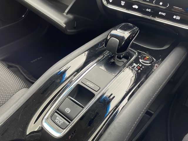 ホンダ ヴェゼル ハイブリッド X ホンダセンシング 沖縄県 2018(平30)年 4.3万km オーロラアメジストメタリック 純正ナビ【ＶＸＭ－１８４ＶＦｉ】/　フルセグＴＶ　Ｂｌｕｅｔｏｏｔｈ　ＣＤ　ＤＶＤ　ＡＭ　ＦＭ/ＵＳＢ入力端子　/バックカメラ　/ＥＴＣ　/ドライブレコーダー　/クルーズコントロール/スマートキー　/ステアリングスイッチ/アイドリングストップ　/ＬＥＤヘッドライト/オートライト/純正アルミホイール　/純正フロアマット