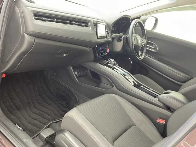 ホンダ ヴェゼル ハイブリッド X ホンダセンシング 沖縄県 2018(平30)年 4.3万km オーロラアメジストメタリック 純正ナビ【ＶＸＭ－１８４ＶＦｉ】/　フルセグＴＶ　Ｂｌｕｅｔｏｏｔｈ　ＣＤ　ＤＶＤ　ＡＭ　ＦＭ/ＵＳＢ入力端子　/バックカメラ　/ＥＴＣ　/ドライブレコーダー　/クルーズコントロール/スマートキー　/ステアリングスイッチ/アイドリングストップ　/ＬＥＤヘッドライト/オートライト/純正アルミホイール　/純正フロアマット