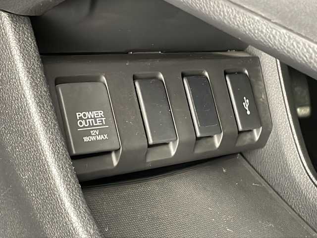 ホンダ ヴェゼル ハイブリッド X ホンダセンシング 沖縄県 2018(平30)年 4.3万km オーロラアメジストメタリック 純正ナビ【ＶＸＭ－１８４ＶＦｉ】/　フルセグＴＶ　Ｂｌｕｅｔｏｏｔｈ　ＣＤ　ＤＶＤ　ＡＭ　ＦＭ/ＵＳＢ入力端子　/バックカメラ　/ＥＴＣ　/ドライブレコーダー　/クルーズコントロール/スマートキー　/ステアリングスイッチ/アイドリングストップ　/ＬＥＤヘッドライト/オートライト/純正アルミホイール　/純正フロアマット