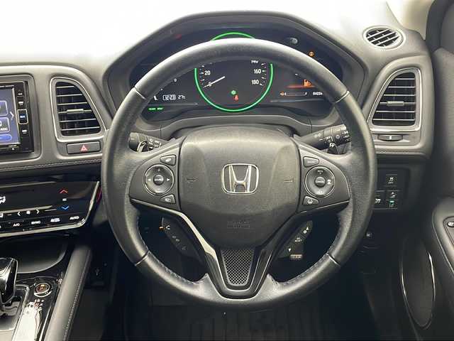 ホンダ ヴェゼル ハイブリッド X ホンダセンシング 沖縄県 2018(平30)年 4.3万km オーロラアメジストメタリック 純正ナビ【ＶＸＭ－１８４ＶＦｉ】/　フルセグＴＶ　Ｂｌｕｅｔｏｏｔｈ　ＣＤ　ＤＶＤ　ＡＭ　ＦＭ/ＵＳＢ入力端子　/バックカメラ　/ＥＴＣ　/ドライブレコーダー　/クルーズコントロール/スマートキー　/ステアリングスイッチ/アイドリングストップ　/ＬＥＤヘッドライト/オートライト/純正アルミホイール　/純正フロアマット