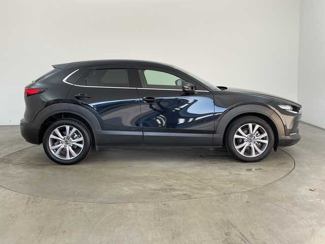 マツダ ＣＸ－３０ XD Lパッケージ 兵庫県 2021(令3)年 2万km ジェットブラックマイカ ・4WD/・ワンオーナー/・i-ACTIVSENSE/・車間制御/・速度標識検知/・ドライバーモニタリング/・前側方接近車両検知/・後側方接近車両検知/・車線逸脱警報システム/・BSM/・レーンキープアシスト/・ディスタンス＆スピードアラート/・スマートブレーキサポート/・スマートブレーキサポート（後進時）/・前後コーナーセンサー/・レーダークルーズコントロール/・オートマチックハイビーム/・純正ナビ＆フルセグ＆BT＆DVD＆HDMI/・全方位カメラ/・HUD/・黒革シート/・前席シートヒーター/・運転席パワーシート/・運転席メモリーシート/・ステアリングヒーター/・ステアリングリモコン/・純正前後ドライブレコーダー/・ビルトインETC/・スマートキー/・スペアキー/・プッシュスタート/・LEDヘッドライト/・フォグ/・オートライト/・純正18インチアルミホイール/・トノカバー