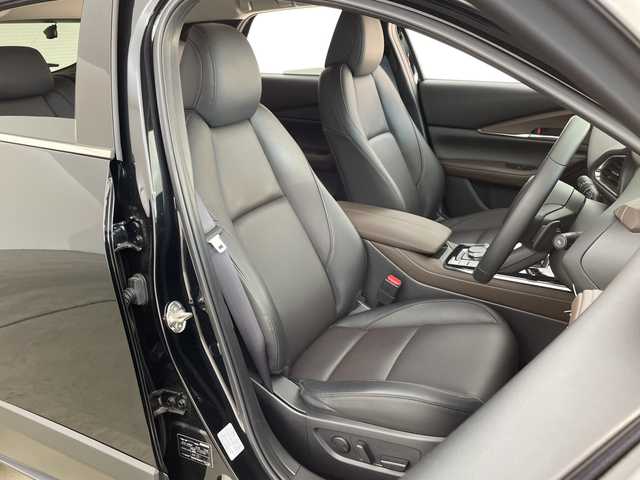 マツダ ＣＸ－３０ XD Lパッケージ 兵庫県 2021(令3)年 2万km ジェットブラックマイカ ・4WD/・ワンオーナー/・i-ACTIVSENSE/・車間制御/・速度標識検知/・ドライバーモニタリング/・前側方接近車両検知/・後側方接近車両検知/・車線逸脱警報システム/・BSM/・レーンキープアシスト/・ディスタンス＆スピードアラート/・スマートブレーキサポート/・スマートブレーキサポート（後進時）/・前後コーナーセンサー/・レーダークルーズコントロール/・オートマチックハイビーム/・純正ナビ＆フルセグ＆BT＆DVD＆HDMI/・全方位カメラ/・HUD/・黒革シート/・前席シートヒーター/・運転席パワーシート/・運転席メモリーシート/・ステアリングヒーター/・ステアリングリモコン/・純正前後ドライブレコーダー/・ビルトインETC/・スマートキー/・スペアキー/・プッシュスタート/・LEDヘッドライト/・フォグ/・オートライト/・純正18インチアルミホイール/・トノカバー