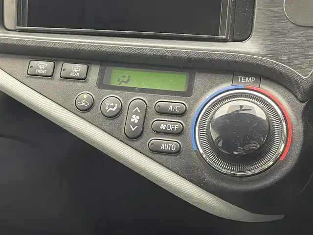 トヨタ アクア S 滋賀県 2012(平24)年 8.4万km スーパーレッドⅤ 社外オーディオ/【Bluetooth/CD/USB/AUX】/LEDヘッドライト/オートライト/ETC/プッシュスタート/スマートキー/ステアリングリモコン/純正フロアマット
