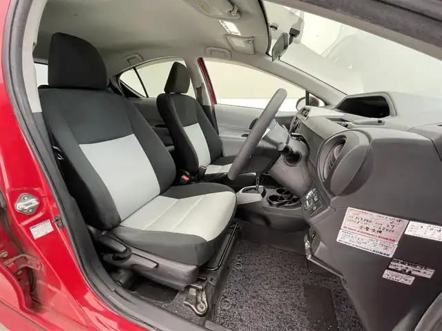 トヨタ アクア S 滋賀県 2012(平24)年 8.4万km スーパーレッドⅤ 社外オーディオ/【Bluetooth/CD/USB/AUX】/LEDヘッドライト/オートライト/ETC/プッシュスタート/スマートキー/ステアリングリモコン/純正フロアマット