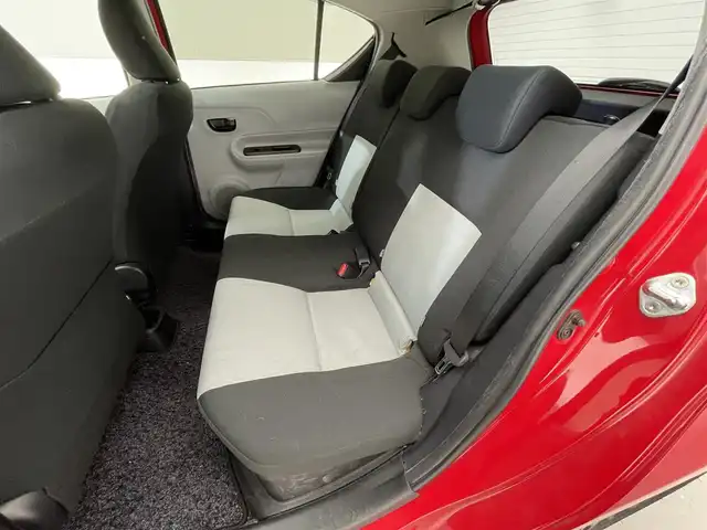 トヨタ アクア S 滋賀県 2012(平24)年 8.4万km スーパーレッドⅤ 社外オーディオ/【Bluetooth/CD/USB/AUX】/LEDヘッドライト/オートライト/ETC/プッシュスタート/スマートキー/ステアリングリモコン/純正フロアマット