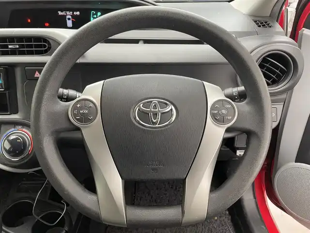 トヨタ アクア S 滋賀県 2012(平24)年 8.4万km スーパーレッドⅤ 社外オーディオ/【Bluetooth/CD/USB/AUX】/LEDヘッドライト/オートライト/ETC/プッシュスタート/スマートキー/ステアリングリモコン/純正フロアマット