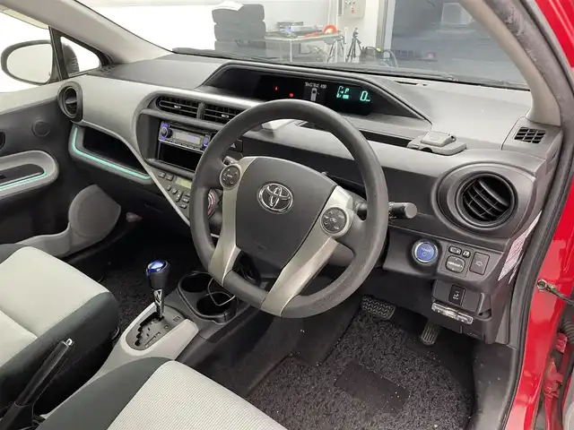 トヨタ アクア S 滋賀県 2012(平24)年 8.4万km スーパーレッドⅤ 社外オーディオ/【Bluetooth/CD/USB/AUX】/LEDヘッドライト/オートライト/ETC/プッシュスタート/スマートキー/ステアリングリモコン/純正フロアマット