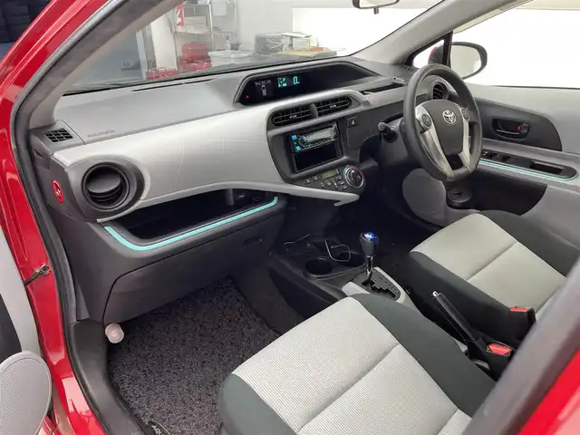 トヨタ アクア S 滋賀県 2012(平24)年 8.4万km スーパーレッドⅤ 社外オーディオ/【Bluetooth/CD/USB/AUX】/LEDヘッドライト/オートライト/ETC/プッシュスタート/スマートキー/ステアリングリモコン/純正フロアマット