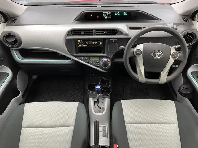 トヨタ アクア S 滋賀県 2012(平24)年 8.4万km スーパーレッドⅤ 社外オーディオ/【Bluetooth/CD/USB/AUX】/LEDヘッドライト/オートライト/ETC/プッシュスタート/スマートキー/ステアリングリモコン/純正フロアマット