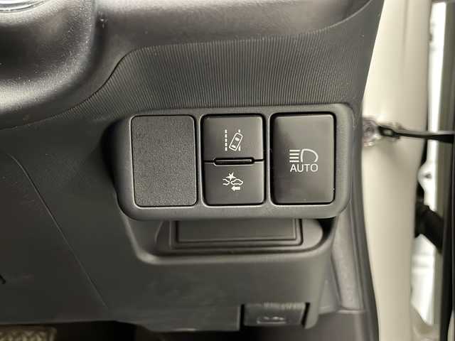 トヨタ アクア クロスオーバー グラム 宮崎県 2019(令1)年 6.3万km ホワイトパールクリスタルシャイン Toyota Safety Sense/〇プリクラシュセーフティ/〇レーンディパーチャーアラート/〇パーキングサポートブレーキ/〇クリアランスソナー/〇オートマチックハイビーム/〇先行車発進/純正9インチSDナビ/フルセグTV/CD/DVD/Bluetooth/バックカメラ/ビルトインETC/前後ドライブレコーダー