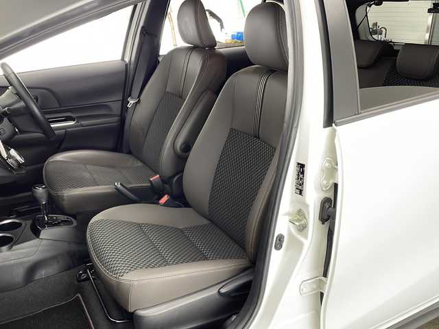 トヨタ アクア クロスオーバー グラム 宮崎県 2019(令1)年 6.3万km ホワイトパールクリスタルシャイン Toyota Safety Sense/〇プリクラシュセーフティ/〇レーンディパーチャーアラート/〇パーキングサポートブレーキ/〇クリアランスソナー/〇オートマチックハイビーム/〇先行車発進/純正9インチSDナビ/フルセグTV/CD/DVD/Bluetooth/バックカメラ/ビルトインETC/前後ドライブレコーダー