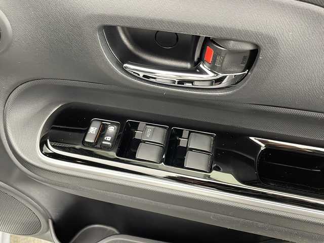 トヨタ アクア クロスオーバー グラム 宮崎県 2019(令1)年 6.3万km ホワイトパールクリスタルシャイン Toyota Safety Sense/〇プリクラシュセーフティ/〇レーンディパーチャーアラート/〇パーキングサポートブレーキ/〇クリアランスソナー/〇オートマチックハイビーム/〇先行車発進/純正9インチSDナビ/フルセグTV/CD/DVD/Bluetooth/バックカメラ/ビルトインETC/前後ドライブレコーダー