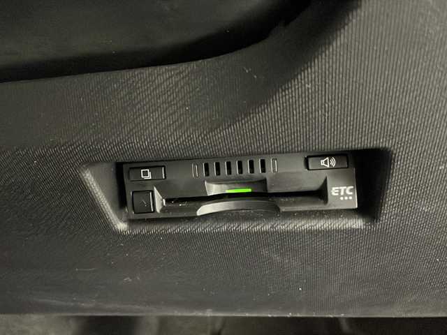 トヨタ アクア クロスオーバー グラム 宮崎県 2019(令1)年 6.3万km ホワイトパールクリスタルシャイン Toyota Safety Sense/〇プリクラシュセーフティ/〇レーンディパーチャーアラート/〇パーキングサポートブレーキ/〇クリアランスソナー/〇オートマチックハイビーム/〇先行車発進/純正9インチSDナビ/フルセグTV/CD/DVD/Bluetooth/バックカメラ/ビルトインETC/前後ドライブレコーダー