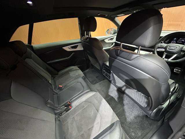 アウディ Ｑ８ 55TFSIクワトロ デビューPKG Sライン 千葉県 2019(令1)年 1.8万km デイトナグレーパールエフェクト コンフォートアシスタンスパッケージ　/パノラマSR　/ACC　/Bang ＆ Olufsenサウンド　/半革　/ナビ　/TV　/360°　/Bluetooth接続　/マトリクスLEDヘッドライト　/電動リアゲート　/電動シート　/シートヒーター　/衝突軽減B
