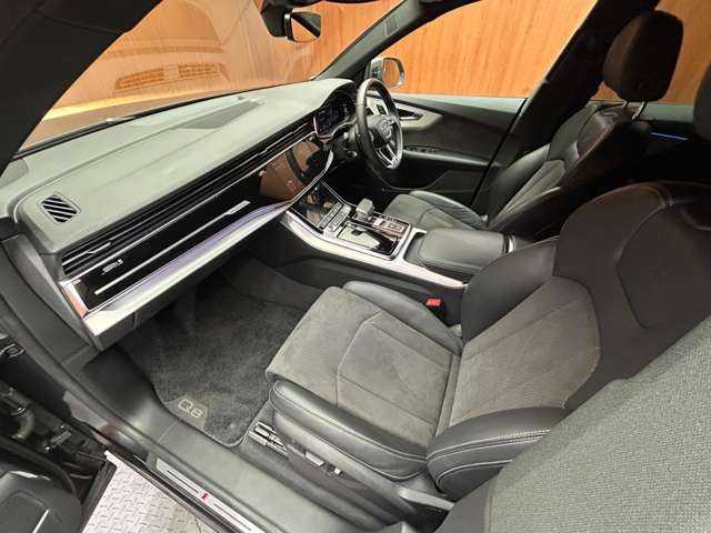 アウディ Ｑ８ 55TFSIクワトロ デビューPKG Sライン 千葉県 2019(令1)年 1.8万km デイトナグレーパールエフェクト コンフォートアシスタンスパッケージ　/パノラマSR　/ACC　/Bang ＆ Olufsenサウンド　/半革　/ナビ　/TV　/360°　/Bluetooth接続　/マトリクスLEDヘッドライト　/電動リアゲート　/電動シート　/シートヒーター　/衝突軽減B