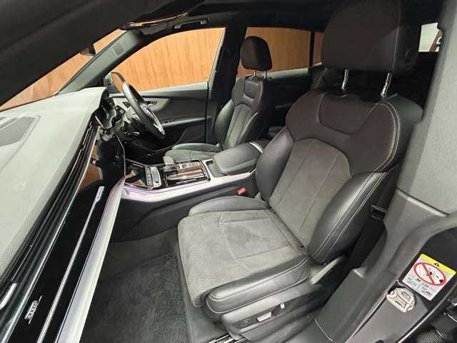 アウディ Ｑ８ 55TFSIクワトロ デビューPKG Sライン 千葉県 2019(令1)年 1.8万km デイトナグレーパールエフェクト コンフォートアシスタンスパッケージ　/パノラマSR　/ACC　/Bang ＆ Olufsenサウンド　/半革　/ナビ　/TV　/360°　/Bluetooth接続　/マトリクスLEDヘッドライト　/電動リアゲート　/電動シート　/シートヒーター　/衝突軽減B