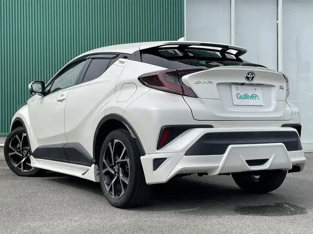 トヨタ Ｃ－ＨＲ G 福岡県 2016(平28)年 8.4万km ホワイトパールクリスタルシャイン 横滑り防止装置/Wサイドエアバッグ/カーテンエアバッグ/衝突被害軽減システム/レーンキープアシスト/盗難防止装置/純正ドラレコ/クルーズコントロール/前後車外カメラ/前後コーナーセンサー/ABS/スマートキー/BT/純正ETC/AMFM/純正フロアマット/純正アルミホイール/ハーフレザーシート/シートヒーター/エアシート/社外エアロ/オートライト