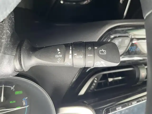 トヨタ Ｃ－ＨＲ G 福岡県 2016(平28)年 8.4万km ホワイトパールクリスタルシャイン 横滑り防止装置/Wサイドエアバッグ/カーテンエアバッグ/衝突被害軽減システム/レーンキープアシスト/盗難防止装置/純正ドラレコ/クルーズコントロール/前後車外カメラ/前後コーナーセンサー/ABS/スマートキー/BT/純正ETC/AMFM/純正フロアマット/純正アルミホイール/ハーフレザーシート/シートヒーター/エアシート/社外エアロ/オートライト
