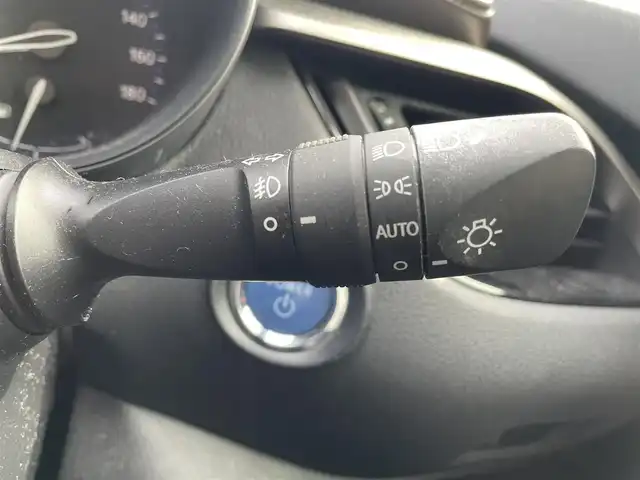 トヨタ Ｃ－ＨＲ G 福岡県 2016(平28)年 8.4万km ホワイトパールクリスタルシャイン 横滑り防止装置/Wサイドエアバッグ/カーテンエアバッグ/衝突被害軽減システム/レーンキープアシスト/盗難防止装置/純正ドラレコ/クルーズコントロール/前後車外カメラ/前後コーナーセンサー/ABS/スマートキー/BT/純正ETC/AMFM/純正フロアマット/純正アルミホイール/ハーフレザーシート/シートヒーター/エアシート/社外エアロ/オートライト