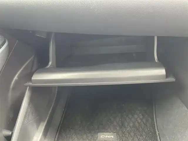 トヨタ Ｃ－ＨＲ G 福岡県 2016(平28)年 8.4万km ホワイトパールクリスタルシャイン 横滑り防止装置/Wサイドエアバッグ/カーテンエアバッグ/衝突被害軽減システム/レーンキープアシスト/盗難防止装置/純正ドラレコ/クルーズコントロール/前後車外カメラ/前後コーナーセンサー/ABS/スマートキー/BT/純正ETC/AMFM/純正フロアマット/純正アルミホイール/ハーフレザーシート/シートヒーター/エアシート/社外エアロ/オートライト
