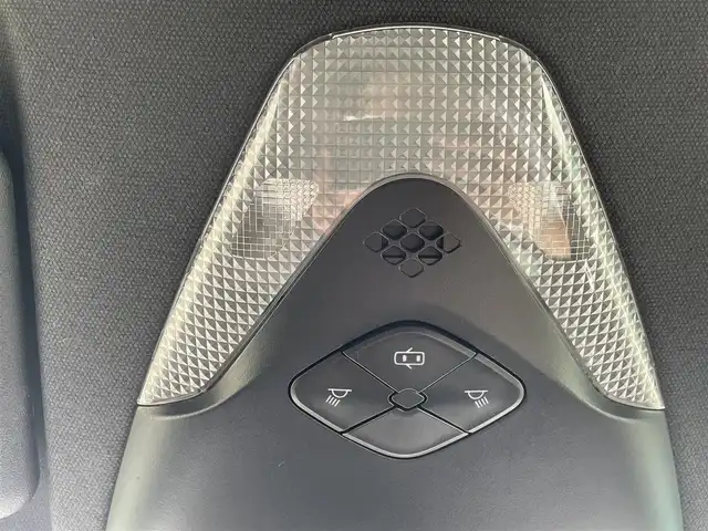 トヨタ Ｃ－ＨＲ G 福岡県 2016(平28)年 8.4万km ホワイトパールクリスタルシャイン 横滑り防止装置/Wサイドエアバッグ/カーテンエアバッグ/衝突被害軽減システム/レーンキープアシスト/盗難防止装置/純正ドラレコ/クルーズコントロール/前後車外カメラ/前後コーナーセンサー/ABS/スマートキー/BT/純正ETC/AMFM/純正フロアマット/純正アルミホイール/ハーフレザーシート/シートヒーター/エアシート/社外エアロ/オートライト