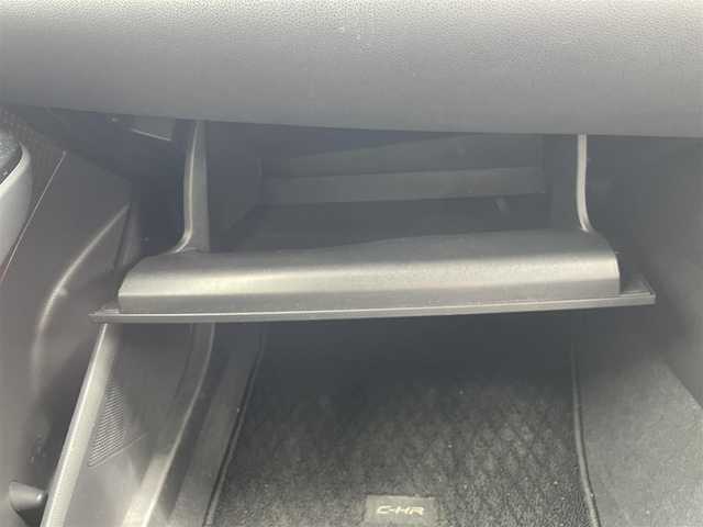 トヨタ Ｃ－ＨＲ G 福岡県 2016(平28)年 8.4万km ホワイトパールクリスタルシャイン 横滑り防止装置/Wサイドエアバッグ/カーテンエアバッグ/衝突被害軽減システム/レーンキープアシスト/盗難防止装置/純正ドラレコ/クルーズコントロール/前後車外カメラ/前後コーナーセンサー/ABS/スマートキー/BT/純正ETC/AMFM/純正フロアマット/純正アルミホイール/ハーフレザーシート/シートヒーター/エアシート/社外エアロ/オートライト