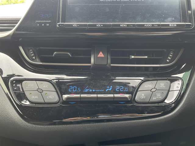 トヨタ Ｃ－ＨＲ G 福岡県 2016(平28)年 8.4万km ホワイトパールクリスタルシャイン 横滑り防止装置/Wサイドエアバッグ/カーテンエアバッグ/衝突被害軽減システム/レーンキープアシスト/盗難防止装置/純正ドラレコ/クルーズコントロール/前後車外カメラ/前後コーナーセンサー/ABS/スマートキー/BT/純正ETC/AMFM/純正フロアマット/純正アルミホイール/ハーフレザーシート/シートヒーター/エアシート/社外エアロ/オートライト