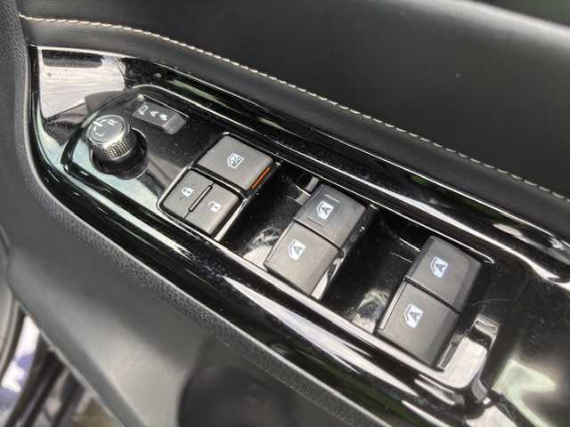トヨタ エスクァイア Gi 長野県 2018(平30)年 8万km スパークリングブラックパールクリスタルシャイン 4WD/カロッツェリアSDメモリナビ/FM・AM・DVD・CD・フルセグTV/Bluetooth Audio/バックカメラ/カロッツェリアフリップダウンモニター/純正15インチアルミホイール/衝突被害軽減ブレーキ/両側パワースライドドア/前方ドライブレコーダー/クルーズコントロール/黒レザーシート/シートヒーター/LEDヘッドライト/オートハイビーム/オートライト/プッシュスタート/スマートキー/スペアキー/ETC/取扱説明書/保証書