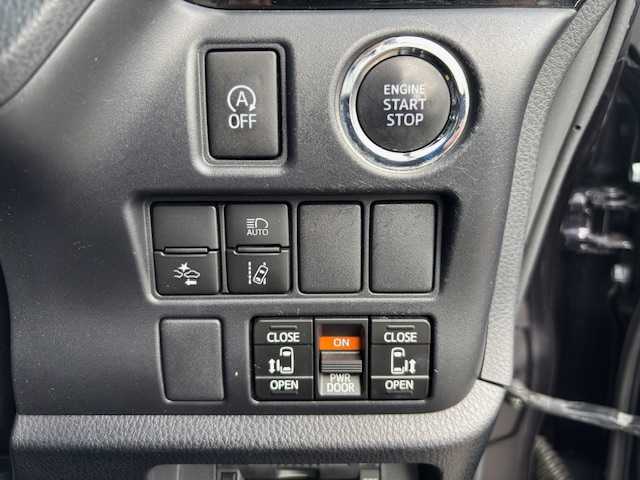 トヨタ エスクァイア Gi 長野県 2018(平30)年 8万km スパークリングブラックパールクリスタルシャイン 4WD/カロッツェリアSDメモリナビ/FM・AM・DVD・CD・フルセグTV/Bluetooth Audio/バックカメラ/カロッツェリアフリップダウンモニター/純正15インチアルミホイール/衝突被害軽減ブレーキ/両側パワースライドドア/前方ドライブレコーダー/クルーズコントロール/黒レザーシート/シートヒーター/LEDヘッドライト/オートハイビーム/オートライト/プッシュスタート/スマートキー/スペアキー/ETC/取扱説明書/保証書