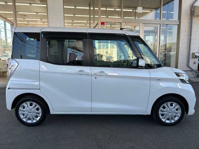 日産 デイズ ルークス X 道東・釧路十勝 2019(令1)年 5.2万km ホワイトパール 4WD/純正CDオーディオ/衝突軽減ブレーキ/アラウンドビューモニター/片側パワースライドドア/コーナーセンサー/アイドリングストップ/ヘドライトレベライザー/横滑り防止装置/純正フロアマット/純正ドアバイザー/ディーラー記録簿 R2/3/4/5/6/スマートキー/エンジンプッシュスタート/スペアキー/取扱説明書/保証書/冬タイヤ積み込み/  (155/65R14、8mm、2024年製、社外AW)