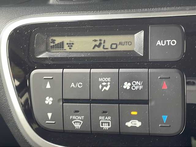 ホンダ Ｎ ＢＯＸ カスタム G Lパッケージ 福岡県 2016(平28)年 8万km スマートブラック 社外ナビ　フルセグ　DVD再生/バックカメラ/スマートキー/オートライト/アイドリングストップ/左側パワースライドドア/ビルトインETC/純正アルミホイル
