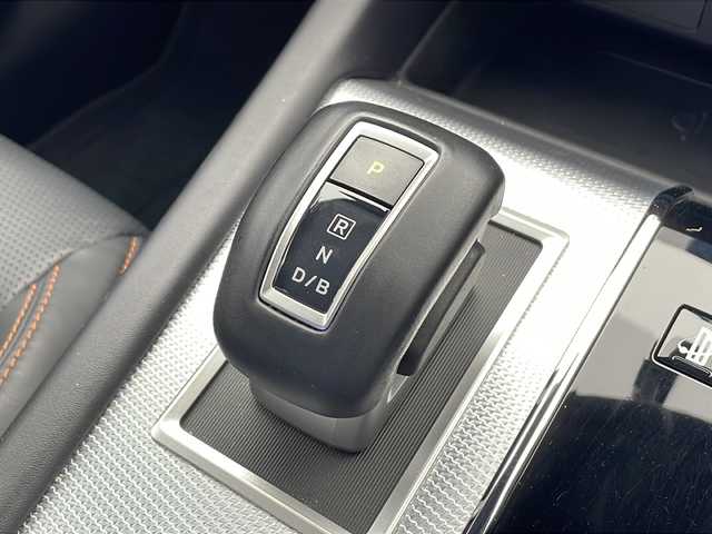 三菱 アウトランダー ＰＨＥＶ P 千葉県 2022(令4)年 4.6万km ホワイトダイヤモンド 純正12.3インチナビ/フルセグテレビ/バックカメラ/全方位カメラ/Bluetooth/USB接続/AppleCarPlay/AndroidAuto/マイパイロット/車線逸脱支援/後側方車両検知/ふらつき警報/電動パーキングブレーキ/ブレーキホールド/置くだけ充電/前席シートベンチレーション/フロントフォグランプ/LEDヘッドライト/オートマチックハイビーム/電動格納ウィンカーミラー/BOSE