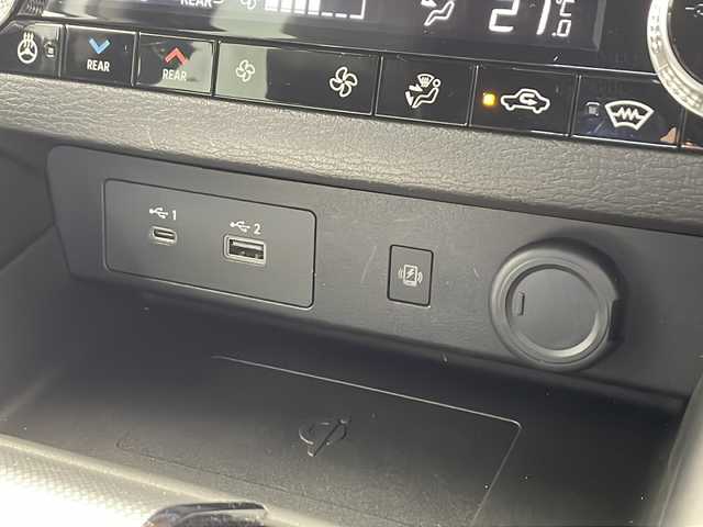 三菱 アウトランダー ＰＨＥＶ P 千葉県 2022(令4)年 4.6万km ホワイトダイヤモンド 純正12.3インチナビ/フルセグテレビ/バックカメラ/全方位カメラ/Bluetooth/USB接続/AppleCarPlay/AndroidAuto/マイパイロット/車線逸脱支援/後側方車両検知/ふらつき警報/電動パーキングブレーキ/ブレーキホールド/置くだけ充電/前席シートベンチレーション/フロントフォグランプ/LEDヘッドライト/オートマチックハイビーム/電動格納ウィンカーミラー/BOSE