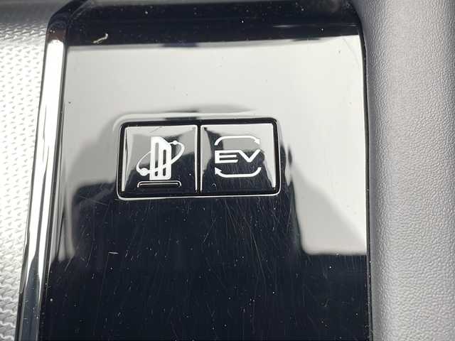三菱 アウトランダー ＰＨＥＶ P 千葉県 2022(令4)年 4.6万km ホワイトダイヤモンド 純正12.3インチナビ/フルセグテレビ/バックカメラ/全方位カメラ/Bluetooth/USB接続/AppleCarPlay/AndroidAuto/マイパイロット/車線逸脱支援/後側方車両検知/ふらつき警報/電動パーキングブレーキ/ブレーキホールド/置くだけ充電/前席シートベンチレーション/フロントフォグランプ/LEDヘッドライト/オートマチックハイビーム/電動格納ウィンカーミラー/BOSE
