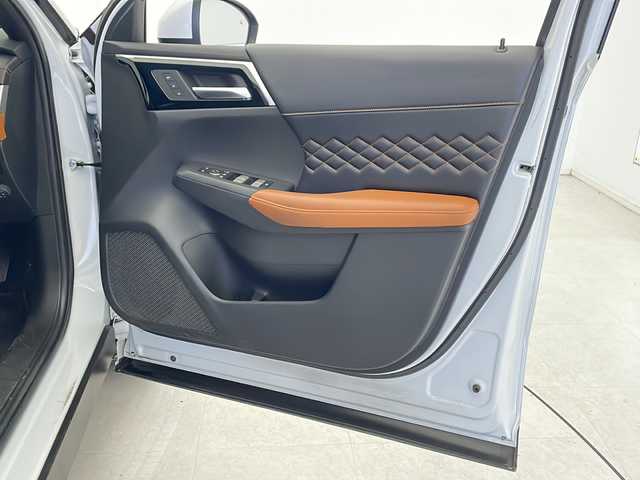 三菱 アウトランダー ＰＨＥＶ P 千葉県 2022(令4)年 4.6万km ホワイトダイヤモンド 純正12.3インチナビ/フルセグテレビ/バックカメラ/全方位カメラ/Bluetooth/USB接続/AppleCarPlay/AndroidAuto/マイパイロット/車線逸脱支援/後側方車両検知/ふらつき警報/電動パーキングブレーキ/ブレーキホールド/置くだけ充電/前席シートベンチレーション/フロントフォグランプ/LEDヘッドライト/オートマチックハイビーム/電動格納ウィンカーミラー/BOSE