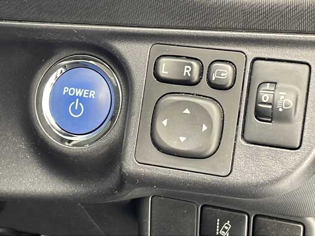 トヨタ アクア S 沖縄県 2016(平28)年 5.8万km クールソーダメタリック 純正ナビ　NSZT-W66T/フルセグＴＶ　/ドライブレコーダー/ＡＭ／ＦＭ　/ＣＤ　ＤＶＤ/Ｂｌｕｅｔｏｏｔｈ　/ＥＴＣ　/バックカメラ　/トヨタセーフティセンス　/プッシュスタート　/スマートキー　/レーンキープアシスト　/衝突軽減　/横滑り防止　/盗難防止