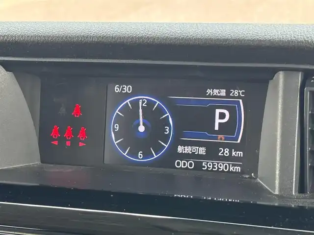 ダイハツ トール カスタムG 大分県 2022(令4)年 6万km パールホワイトⅢ ・ALPINEナビ(BT.SD.CD.DVD.USB)/・バックモニター/・フルセグテレビ/・スマートアシスト/・コーナーセンサー/・両側パワースライドドア/・シートヒーター/・ETC/・ドライブレコーダー/・ブレーキホールド/・スマートキー