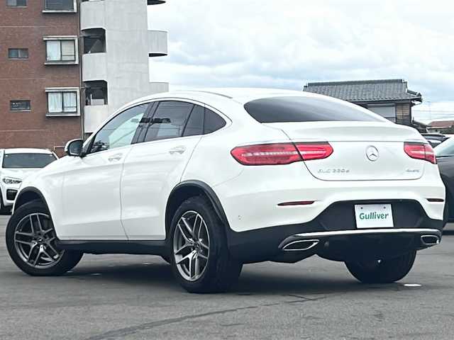 メルセデス・ベンツ ＧＬＣ２２０ d 4マチック クーペ スポーツ 山口県 2018(平30)年 3.5万km パール メーカーSDナビ/（CD.DVD.BT.フルセグ）/アラウンドビューモニター/パドルシフト/パワーシート/シートヒーター全席/運転席メモリーシート/オートLEDライト/ビルトインETC/ヘッドアップディスプレイ/レーダーセーフティパッケージ/　・ブラインドスポットモニター/　・ステアリングアシスト/　・クルーズコントロール/　・衝突軽減ブレーキ/純正ドラレコ/純正フロアマット/リアエンターテイメント社外/ワイヤレス給電/スマートキー/プッシュスタート