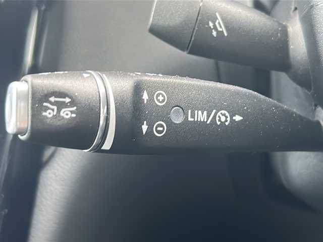 メルセデス・ベンツ ＧＬＣ２２０ d 4マチック クーペ スポーツ 山口県 2018(平30)年 3.5万km パール メーカーSDナビ/（CD.DVD.BT.フルセグ）/アラウンドビューモニター/パドルシフト/パワーシート/シートヒーター全席/運転席メモリーシート/オートLEDライト/ビルトインETC/ヘッドアップディスプレイ/レーダーセーフティパッケージ/　・ブラインドスポットモニター/　・ステアリングアシスト/　・クルーズコントロール/　・衝突軽減ブレーキ/純正ドラレコ/純正フロアマット/リアエンターテイメント社外/ワイヤレス給電/スマートキー/プッシュスタート