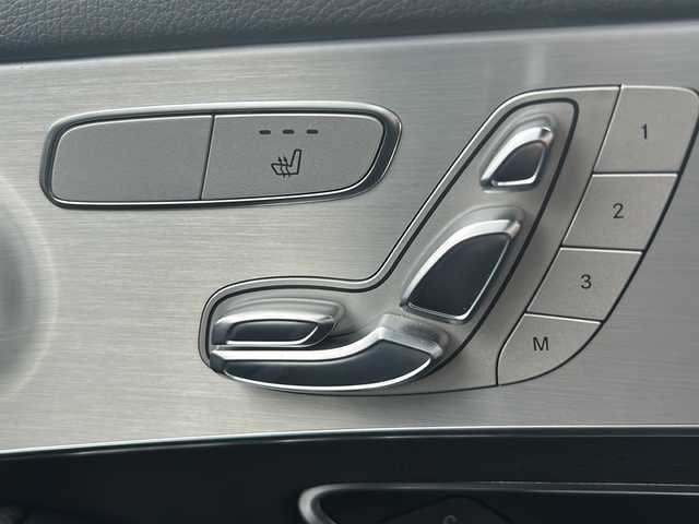 メルセデス・ベンツ ＧＬＣ２２０ d 4マチック クーペ スポーツ 山口県 2018(平30)年 3.5万km パール メーカーSDナビ/（CD.DVD.BT.フルセグ）/アラウンドビューモニター/パドルシフト/パワーシート/シートヒーター全席/運転席メモリーシート/オートLEDライト/ビルトインETC/ヘッドアップディスプレイ/レーダーセーフティパッケージ/　・ブラインドスポットモニター/　・ステアリングアシスト/　・クルーズコントロール/　・衝突軽減ブレーキ/純正ドラレコ/純正フロアマット/リアエンターテイメント社外/ワイヤレス給電/スマートキー/プッシュスタート