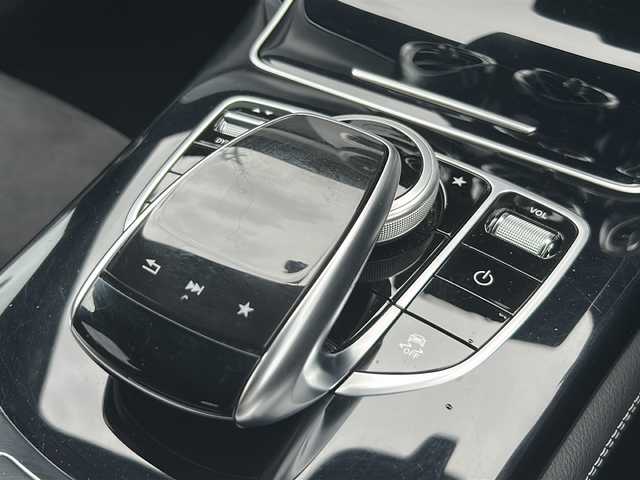 メルセデス・ベンツ ＧＬＣ２２０ d 4マチック クーペ スポーツ 山口県 2018(平30)年 3.5万km パール メーカーSDナビ/（CD.DVD.BT.フルセグ）/アラウンドビューモニター/パドルシフト/パワーシート/シートヒーター全席/運転席メモリーシート/オートLEDライト/ビルトインETC/ヘッドアップディスプレイ/レーダーセーフティパッケージ/　・ブラインドスポットモニター/　・ステアリングアシスト/　・クルーズコントロール/　・衝突軽減ブレーキ/純正ドラレコ/純正フロアマット/リアエンターテイメント社外/ワイヤレス給電/スマートキー/プッシュスタート