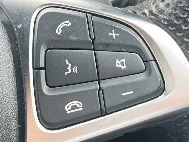 メルセデス・ベンツ ＧＬＣ２２０ d 4マチック クーペ スポーツ 山口県 2018(平30)年 3.5万km パール メーカーSDナビ/（CD.DVD.BT.フルセグ）/アラウンドビューモニター/パドルシフト/パワーシート/シートヒーター全席/運転席メモリーシート/オートLEDライト/ビルトインETC/ヘッドアップディスプレイ/レーダーセーフティパッケージ/　・ブラインドスポットモニター/　・ステアリングアシスト/　・クルーズコントロール/　・衝突軽減ブレーキ/純正ドラレコ/純正フロアマット/リアエンターテイメント社外/ワイヤレス給電/スマートキー/プッシュスタート