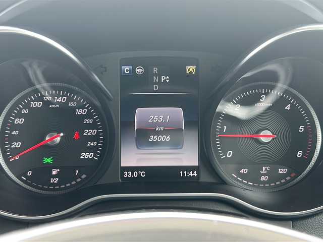 メルセデス・ベンツ ＧＬＣ２２０ d 4マチック クーペ スポーツ 山口県 2018(平30)年 3.5万km パール メーカーSDナビ/（CD.DVD.BT.フルセグ）/アラウンドビューモニター/パドルシフト/パワーシート/シートヒーター全席/運転席メモリーシート/オートLEDライト/ビルトインETC/ヘッドアップディスプレイ/レーダーセーフティパッケージ/　・ブラインドスポットモニター/　・ステアリングアシスト/　・クルーズコントロール/　・衝突軽減ブレーキ/純正ドラレコ/純正フロアマット/リアエンターテイメント社外/ワイヤレス給電/スマートキー/プッシュスタート