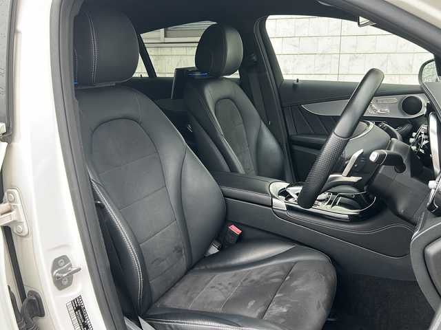 メルセデス・ベンツ ＧＬＣ２２０ d 4マチック クーペ スポーツ 山口県 2018(平30)年 3.5万km パール メーカーSDナビ/（CD.DVD.BT.フルセグ）/アラウンドビューモニター/パドルシフト/パワーシート/シートヒーター全席/運転席メモリーシート/オートLEDライト/ビルトインETC/ヘッドアップディスプレイ/レーダーセーフティパッケージ/　・ブラインドスポットモニター/　・ステアリングアシスト/　・クルーズコントロール/　・衝突軽減ブレーキ/純正ドラレコ/純正フロアマット/リアエンターテイメント社外/ワイヤレス給電/スマートキー/プッシュスタート